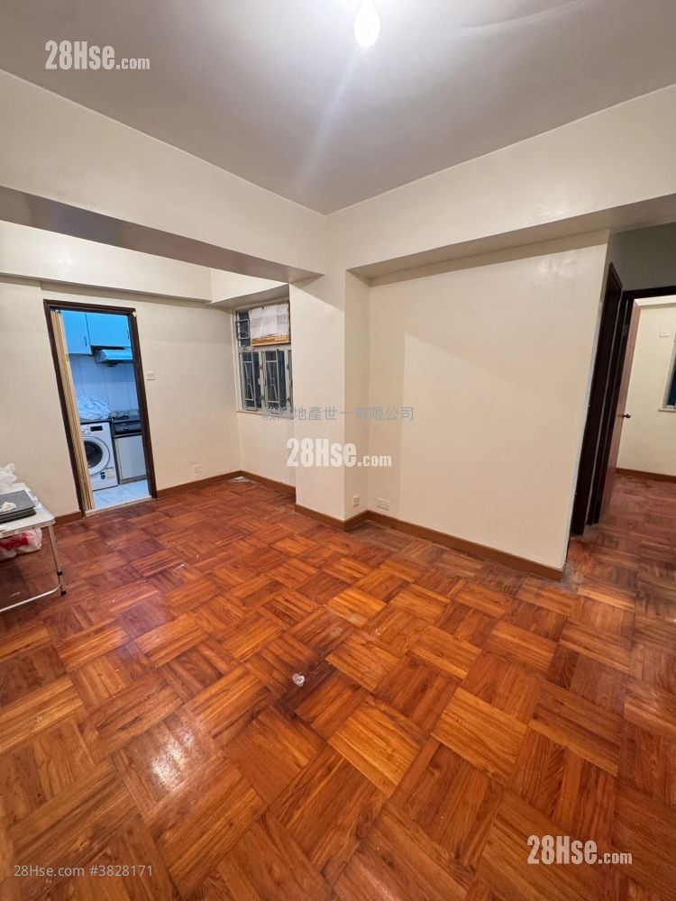 Tak Bo Building Sell 2 Bedrooms , 1 Bathroom 398 ft²