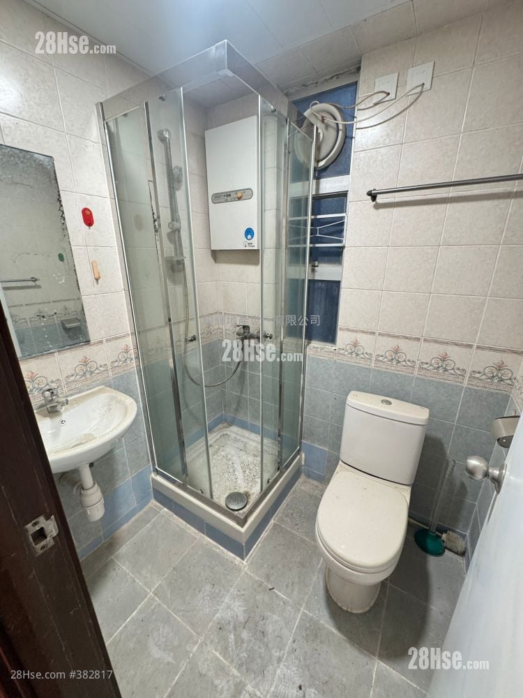 Tak Bo Building Sell 2 Bedrooms , 1 Bathroom 398 ft²