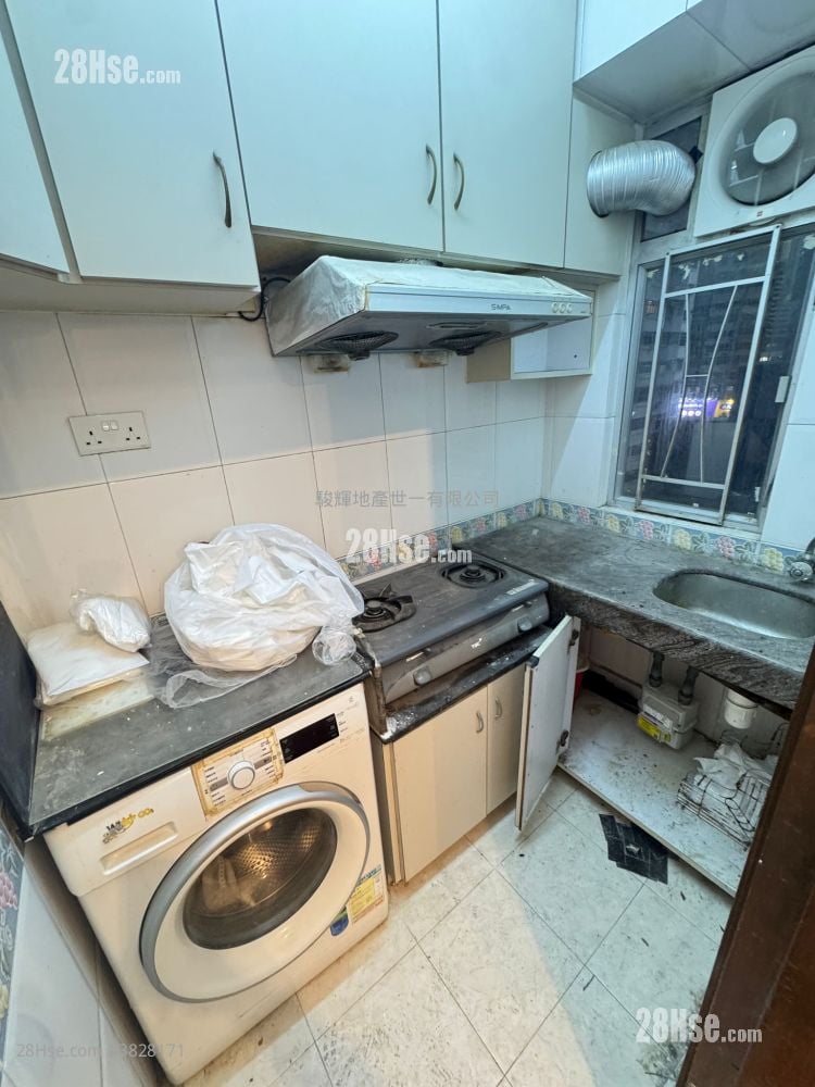 Tak Bo Building Sell 2 Bedrooms , 1 Bathroom 398 ft²