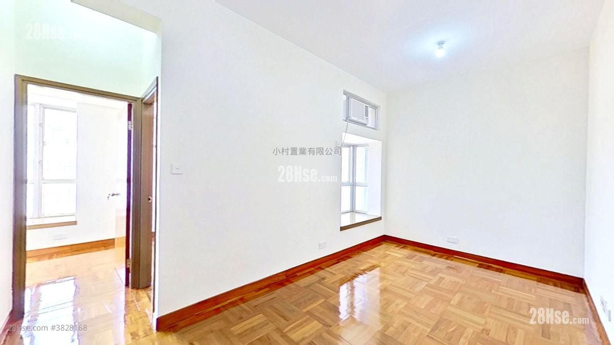 living room: Liberty Mansion Rental 2 Bedrooms , 1 Bathroom 415 ft²