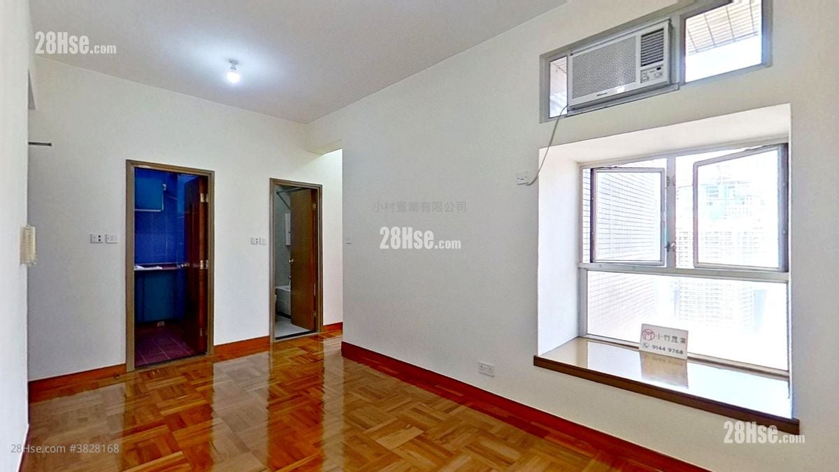 living room: Liberty Mansion Rental 2 Bedrooms , 1 Bathroom 415 ft²