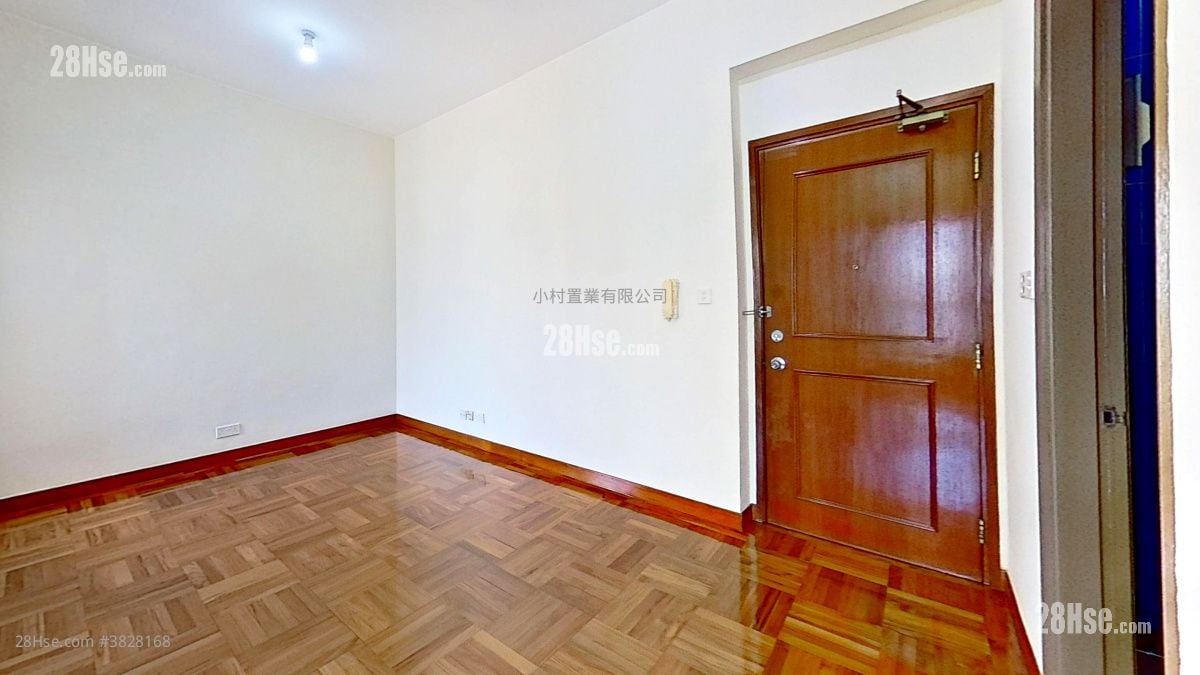 living room: Liberty Mansion Rental 2 Bedrooms , 1 Bathroom 415 ft²