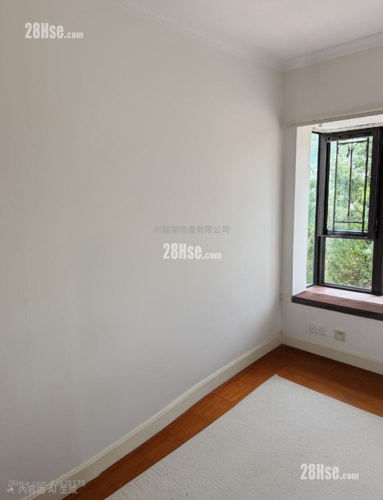 Royal Ascot Sell 3 Bedrooms , 2 Bathrooms 974 ft²