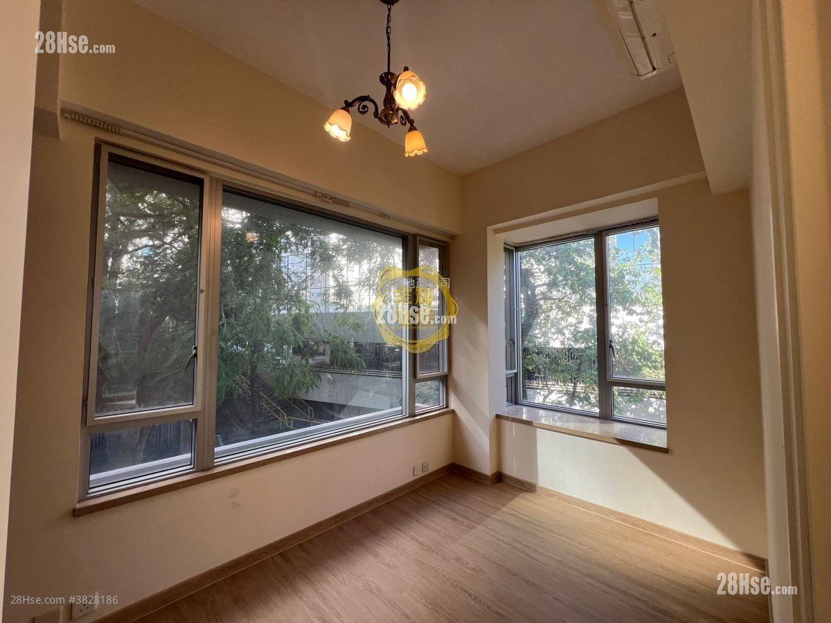 South Crest Sell 3 Bedrooms , 2 Bathrooms 928 ft²