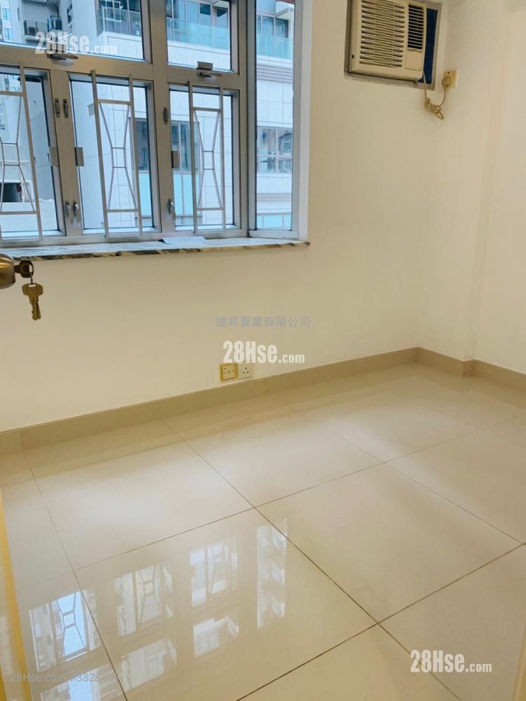 Sun Shing Centre Sell 2 Bedrooms , 1 Bathroom 318 ft²
