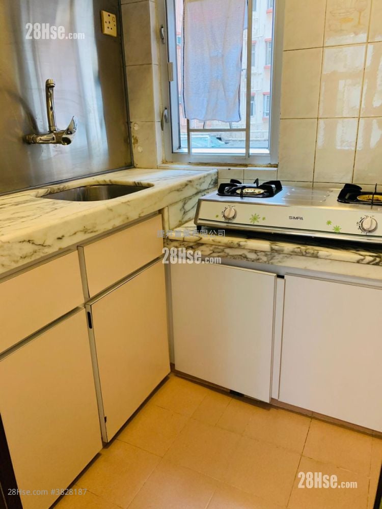 Sun Shing Centre Sell 2 Bedrooms , 1 Bathroom 318 ft²