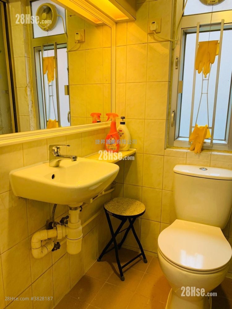 Sun Shing Centre Sell 2 Bedrooms , 1 Bathroom 318 ft²