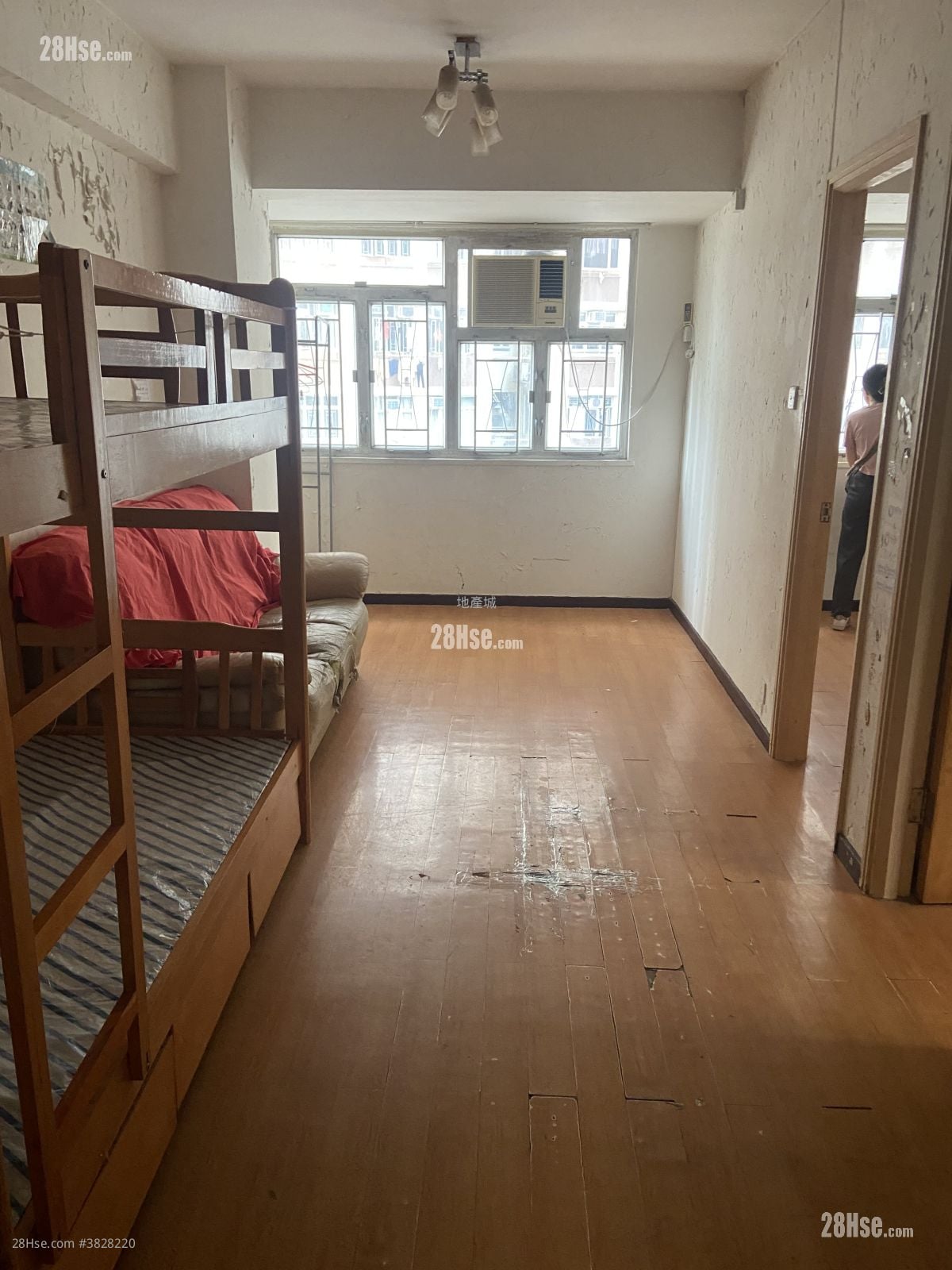 Hiu Wah Building Sell 2 Bedrooms , 1 Bathroom 501 ft²