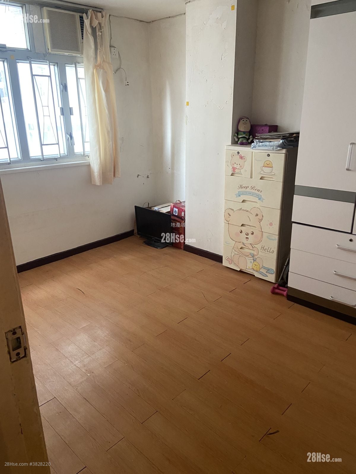 Hiu Wah Building Sell 2 Bedrooms , 1 Bathroom 501 ft²