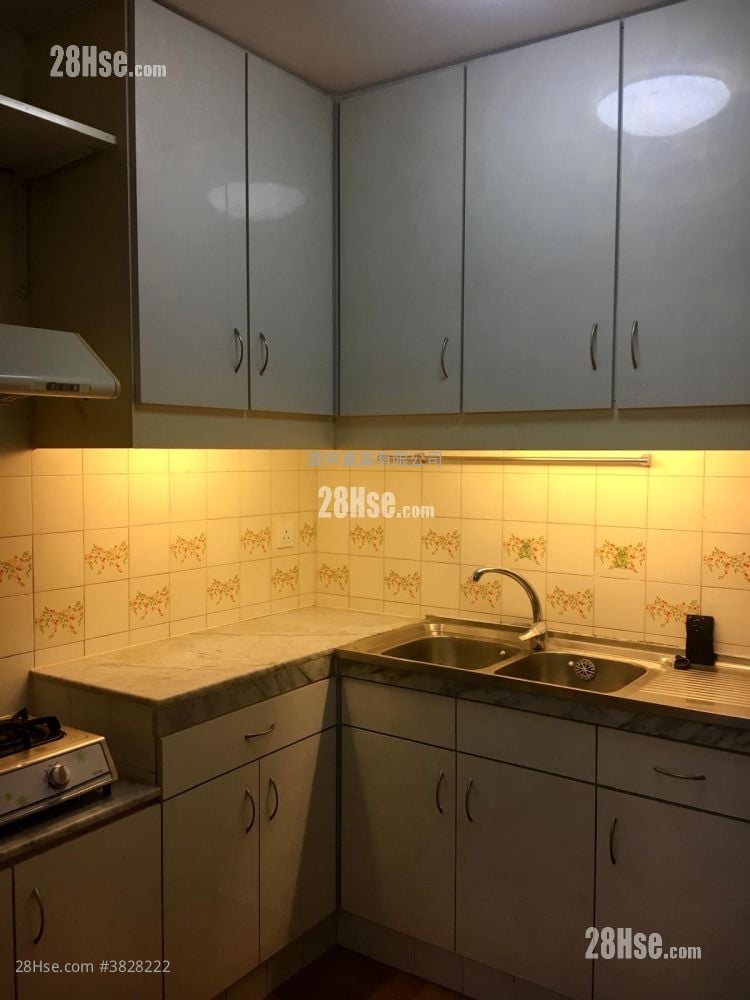 Whampoa Garden Sell 4 Bedrooms , 2 Bathrooms 733 ft²