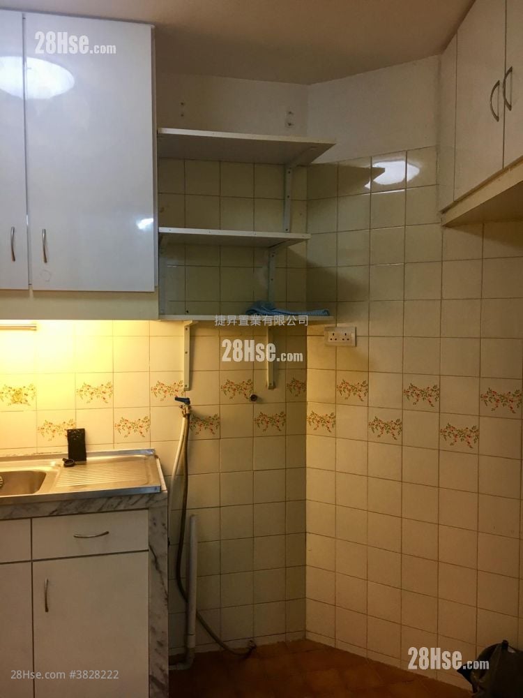 Whampoa Garden Sell 4 Bedrooms , 2 Bathrooms 733 ft²