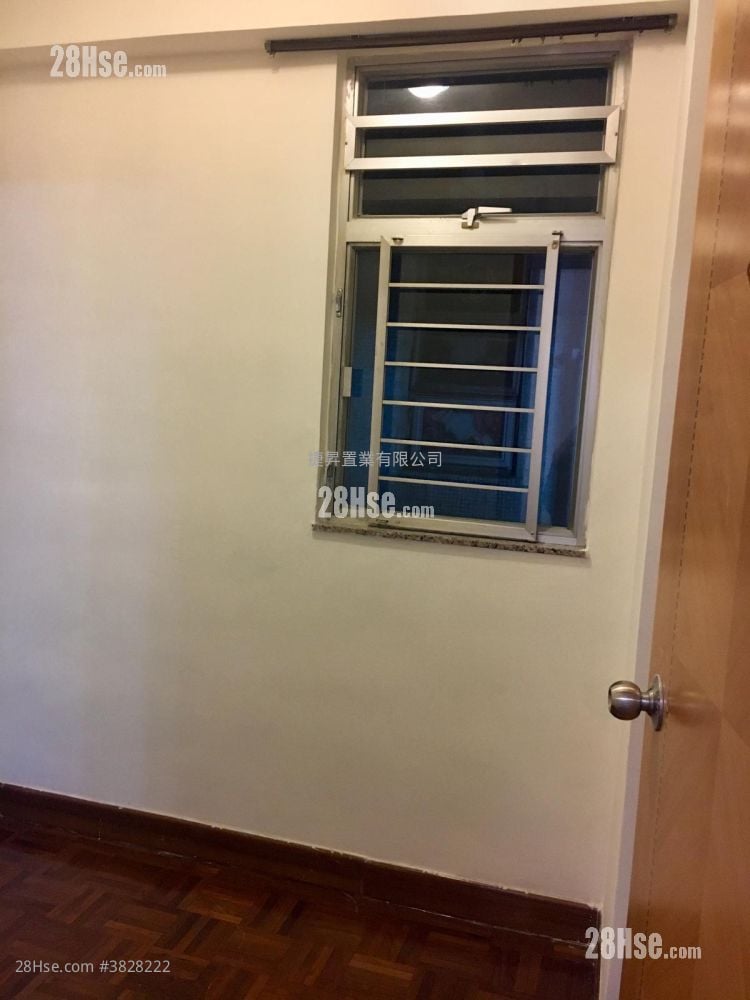 Whampoa Garden Sell 4 Bedrooms , 2 Bathrooms 733 ft²