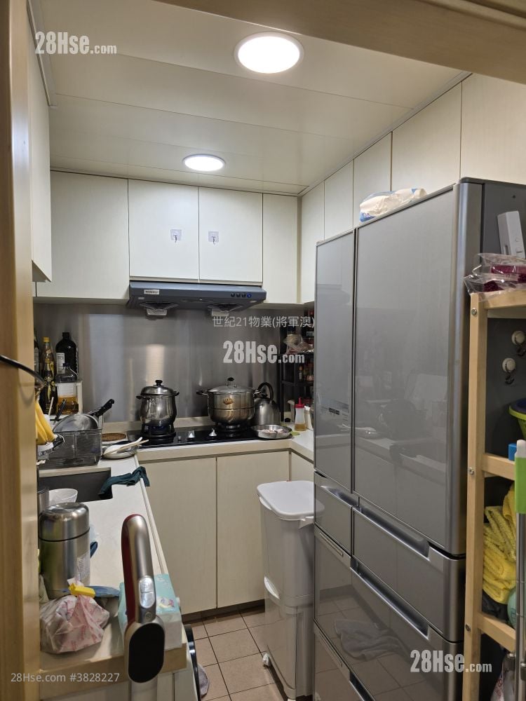 Bauhinia Garden Sell 3 Bedrooms , 2 Bathrooms 590 ft²