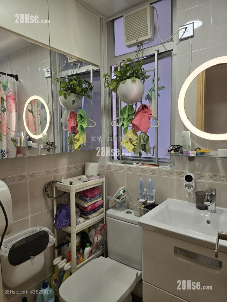 Bauhinia Garden Sell 3 Bedrooms , 2 Bathrooms 590 ft²