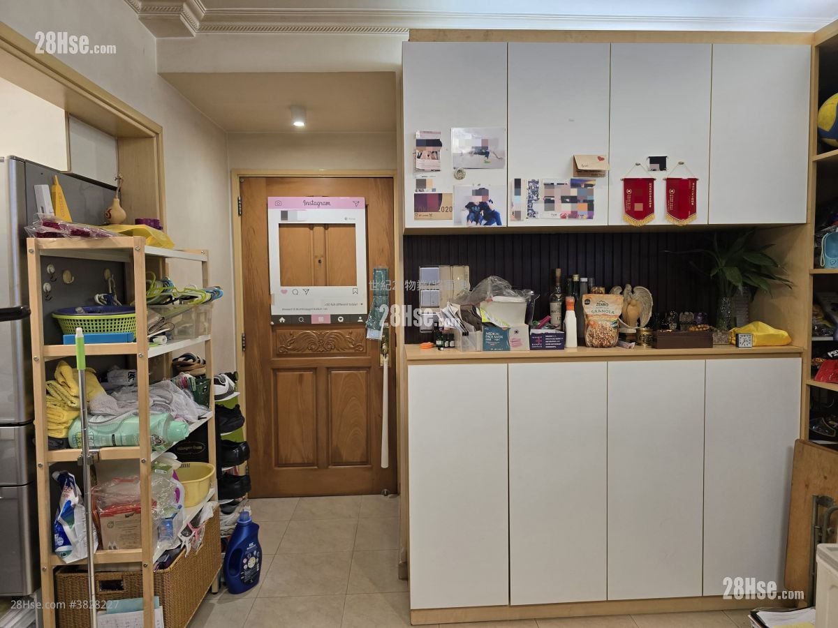 Bauhinia Garden Sell 3 Bedrooms , 2 Bathrooms 590 ft²