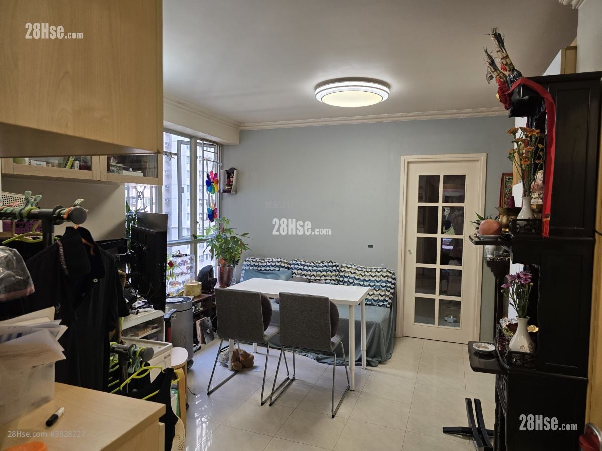 Bauhinia Garden Sell 3 Bedrooms , 2 Bathrooms 590 ft²