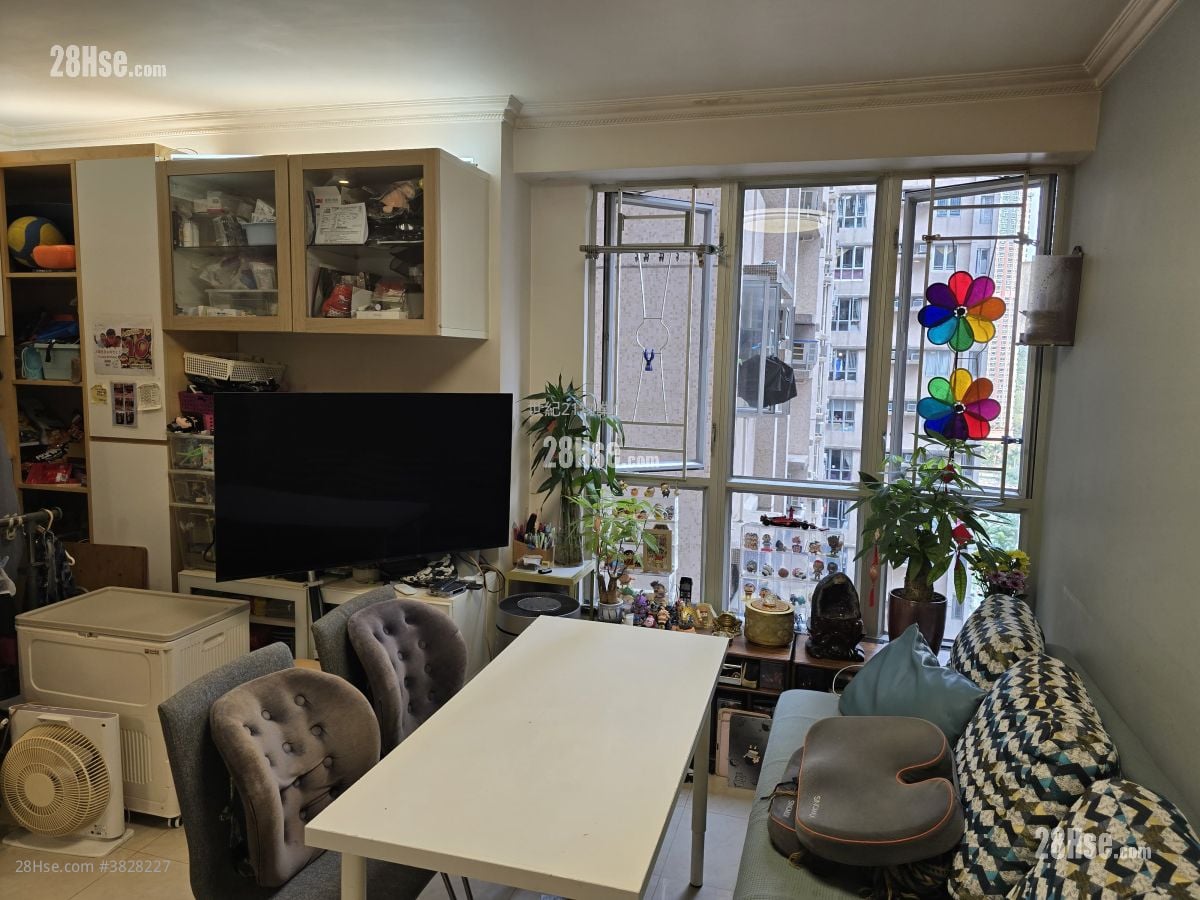 Bauhinia Garden Sell 3 Bedrooms , 2 Bathrooms 590 ft²