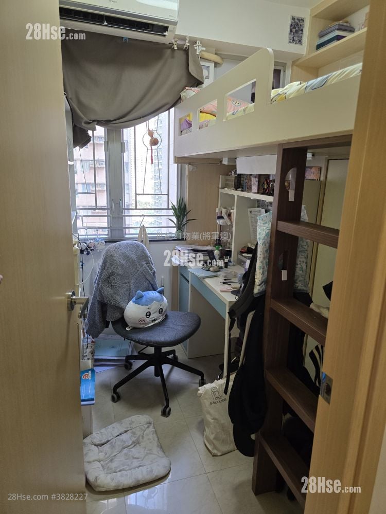 Bauhinia Garden Sell 3 Bedrooms , 2 Bathrooms 590 ft²