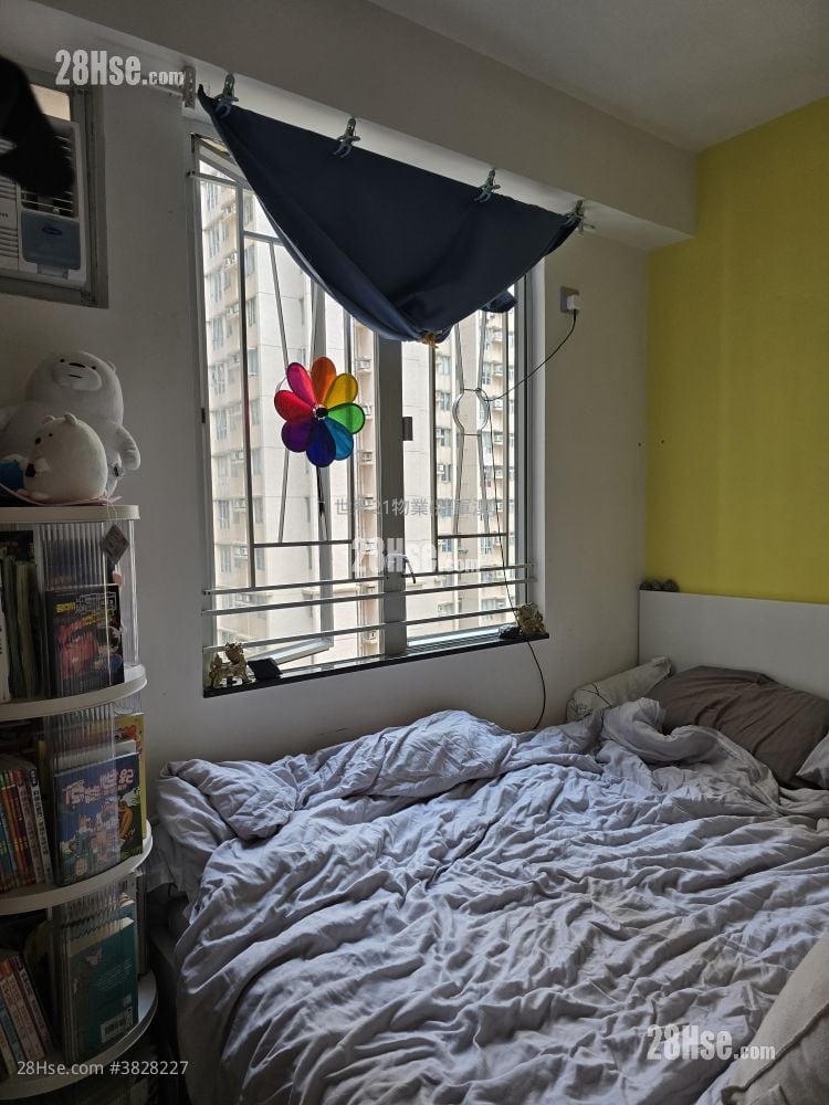 Bauhinia Garden Sell 3 Bedrooms , 2 Bathrooms 590 ft²