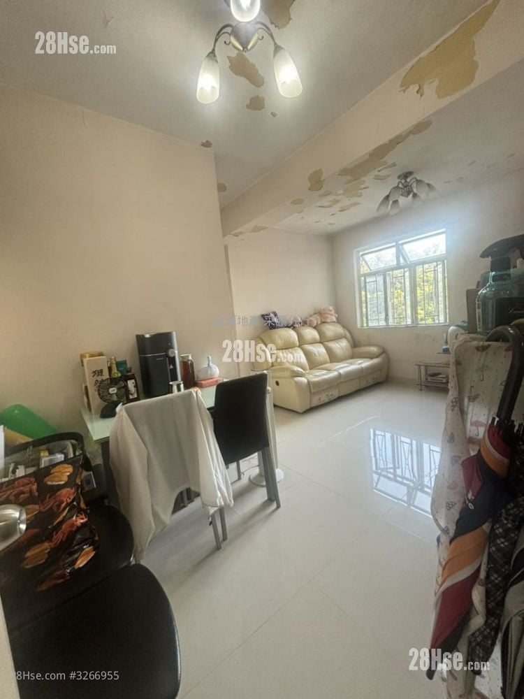 Sun Lai Garden Sell 3 Bedrooms , 1 Bathroom 503 ft²