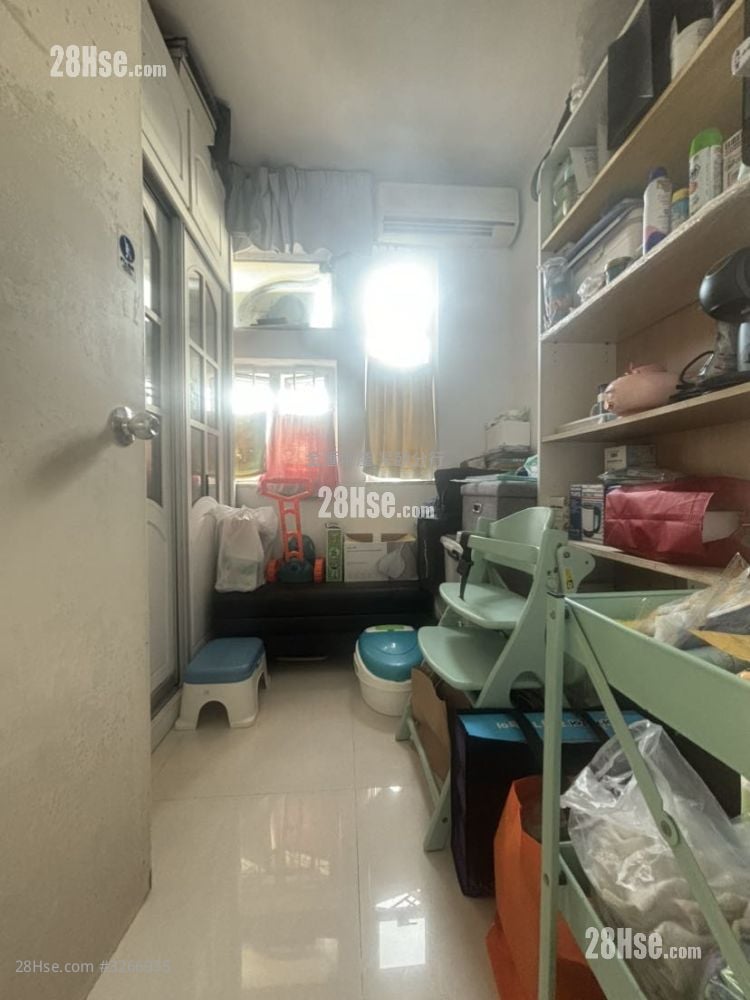 Sun Lai Garden Sell 3 Bedrooms , 1 Bathroom 503 ft²