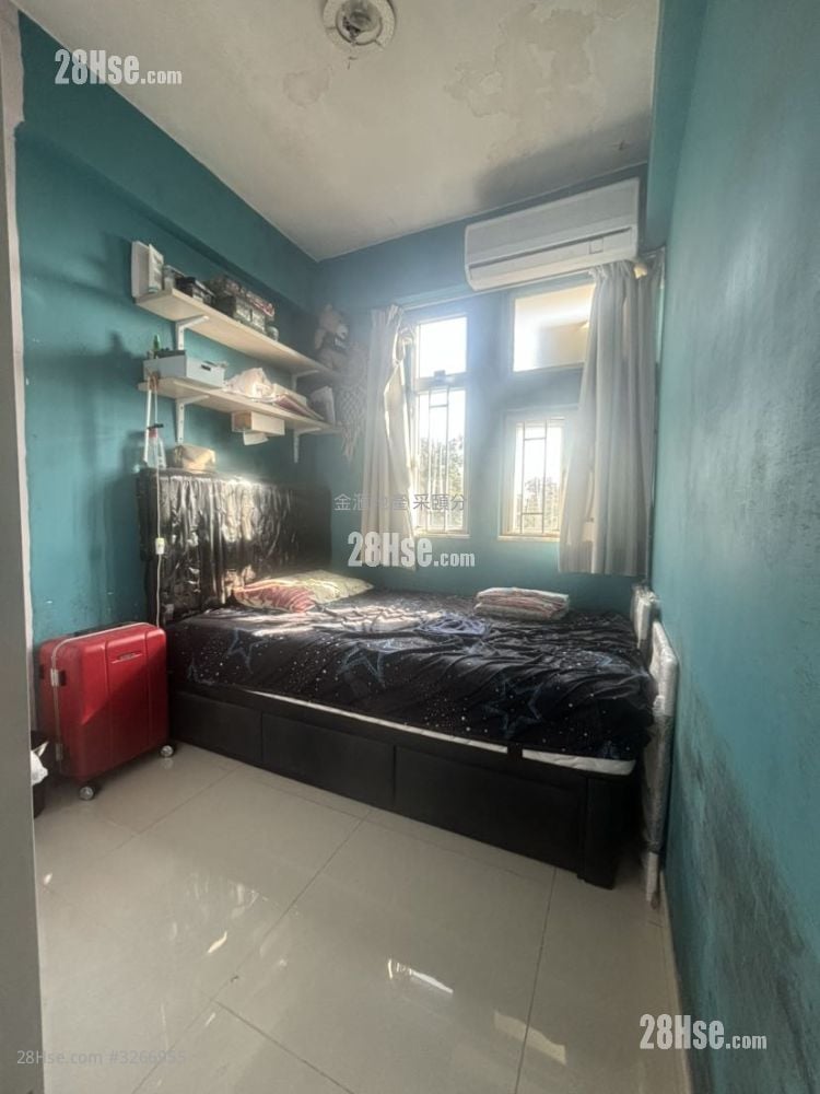 Sun Lai Garden Sell 3 Bedrooms , 1 Bathroom 503 ft²