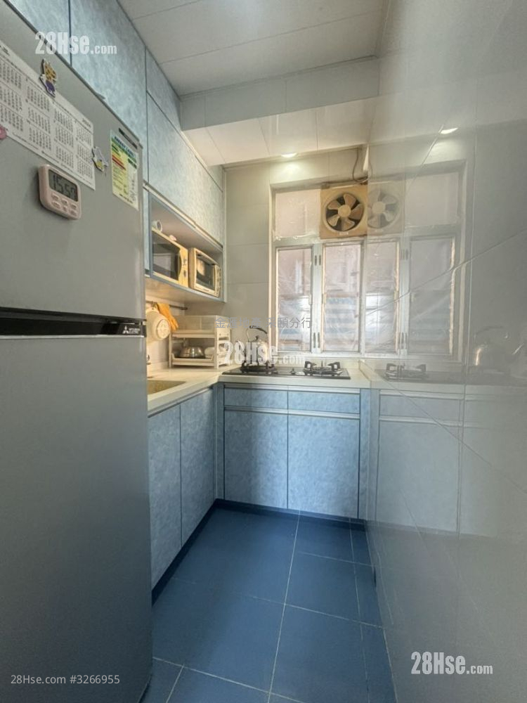 Sun Lai Garden Sell 3 Bedrooms , 1 Bathroom 503 ft²