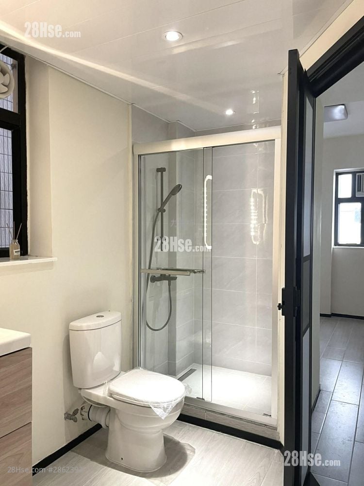 Hing Yue Mansion Sell 3 Bedrooms , 1 Bathroom 612 ft²