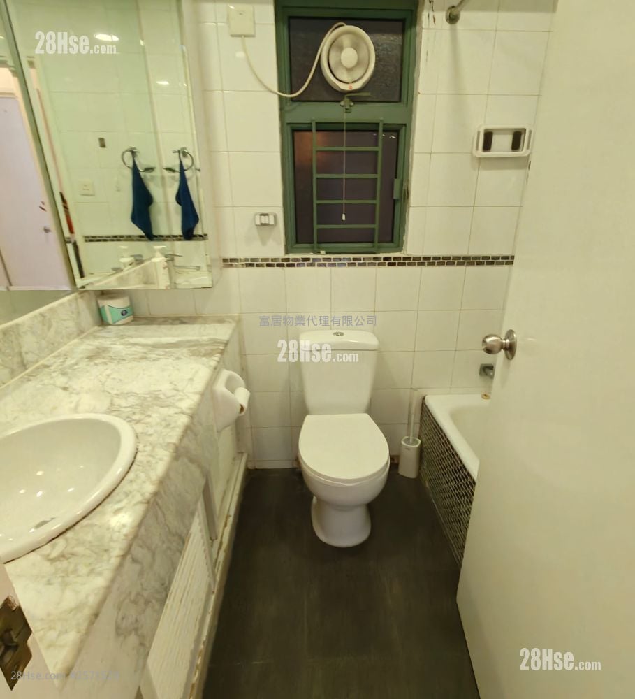 Sea Crest Villa Sell 3 Bedrooms , 2 Bathrooms 617 ft²