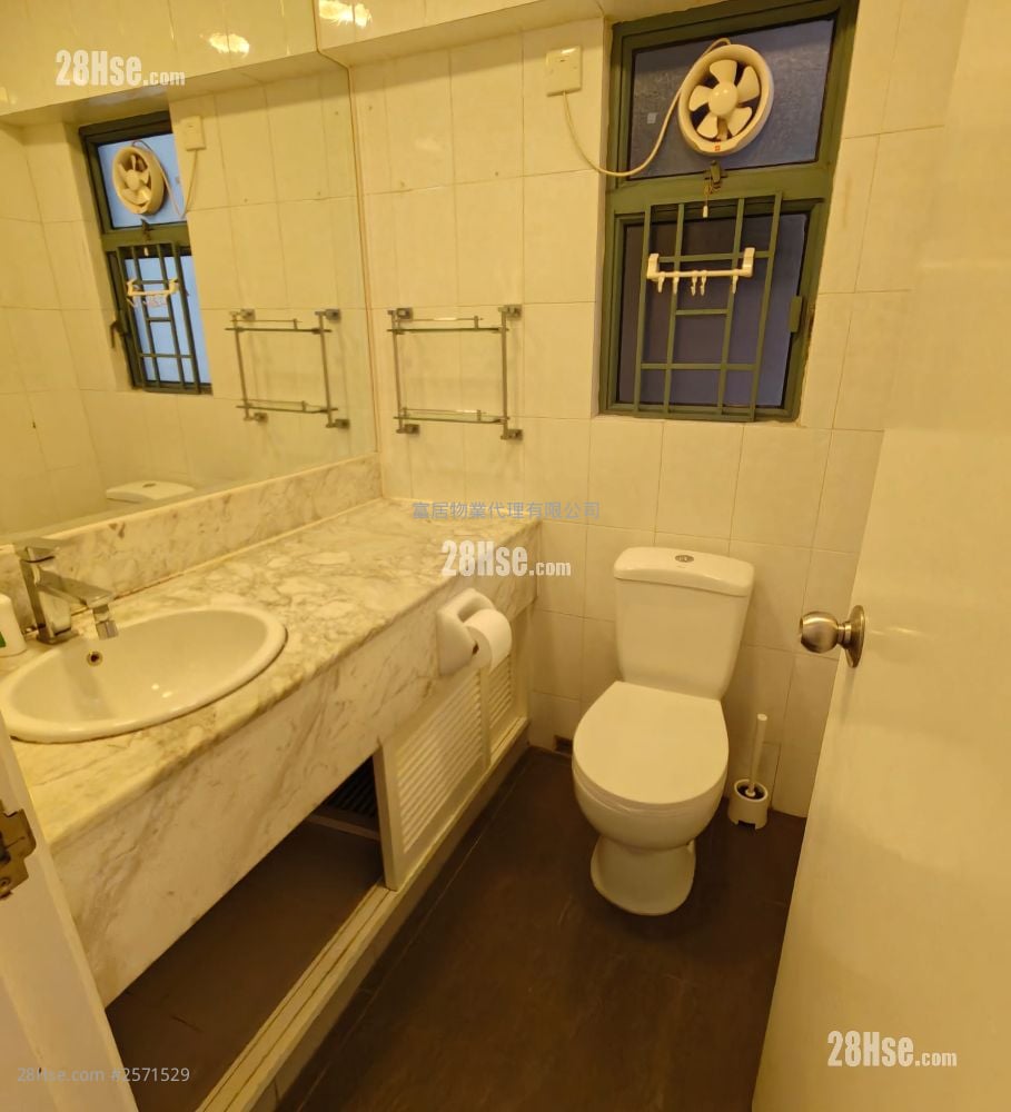 Sea Crest Villa Sell 3 Bedrooms , 2 Bathrooms 617 ft²
