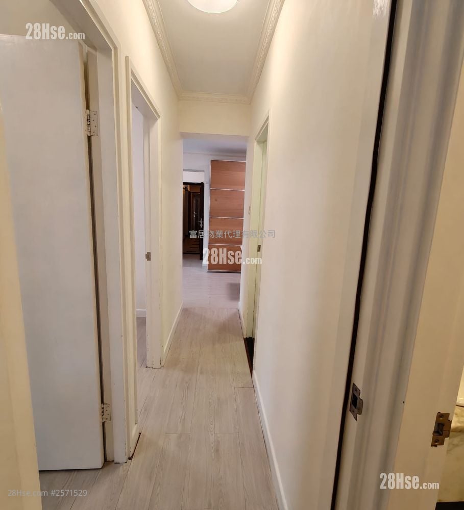 Sea Crest Villa Sell 3 Bedrooms , 2 Bathrooms 617 ft²