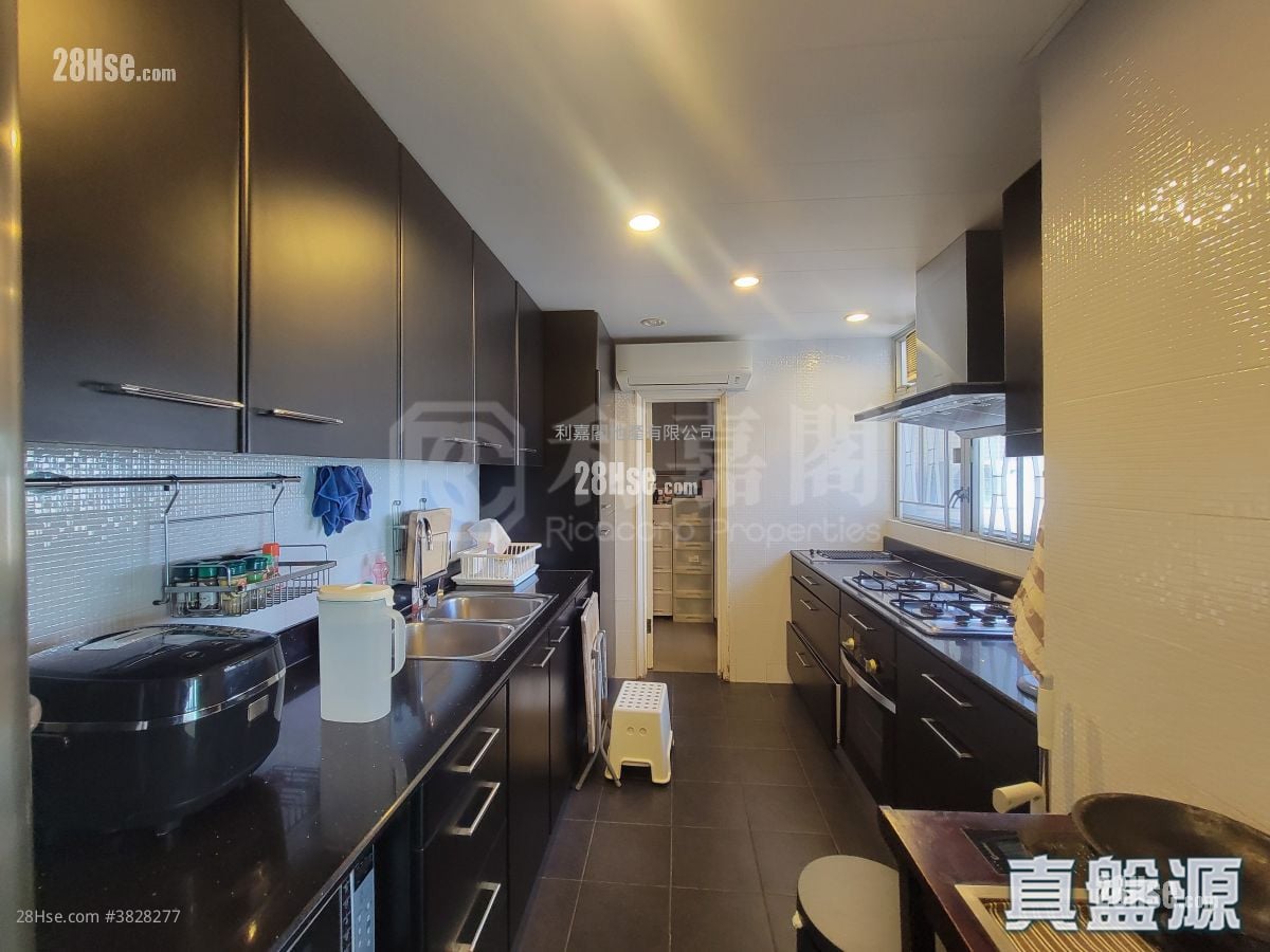 The Waterfront Sell 4 Bedrooms , 4 Bathrooms 1,580 ft²