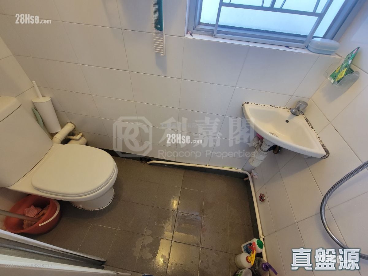 The Waterfront Sell 4 Bedrooms , 4 Bathrooms 1,580 ft²