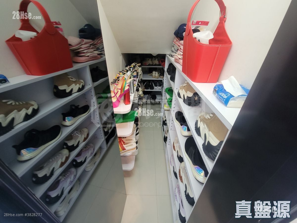 The Waterfront Sell 4 Bedrooms , 4 Bathrooms 1,580 ft²