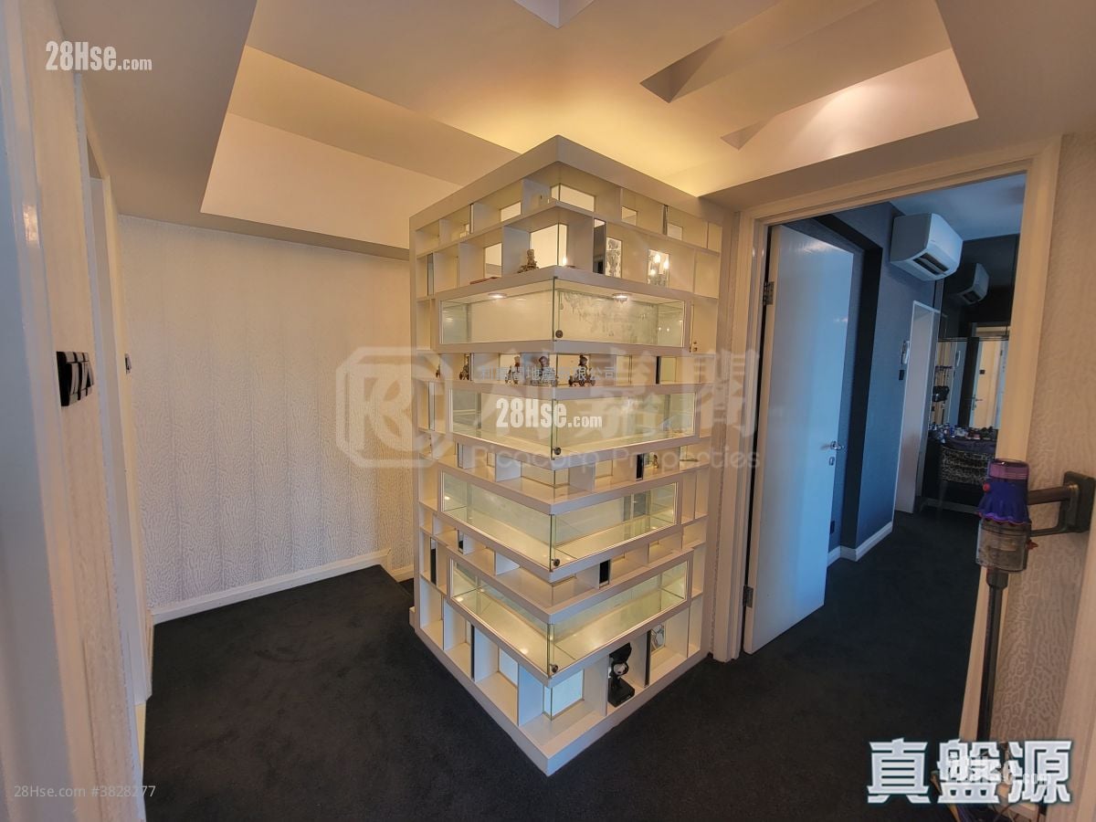 The Waterfront Sell 4 Bedrooms , 4 Bathrooms 1,580 ft²