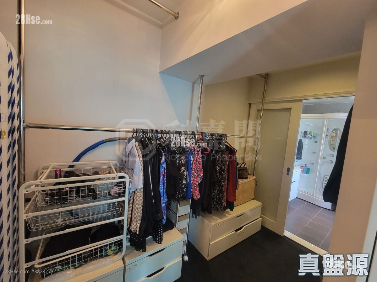 The Waterfront Sell 4 Bedrooms , 4 Bathrooms 1,580 ft²