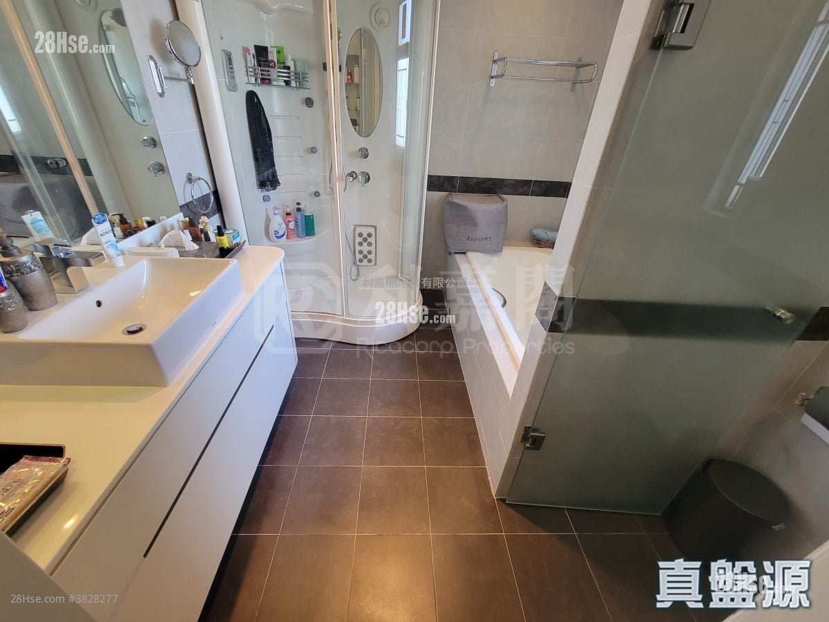 The Waterfront Sell 4 Bedrooms , 4 Bathrooms 1,580 ft²