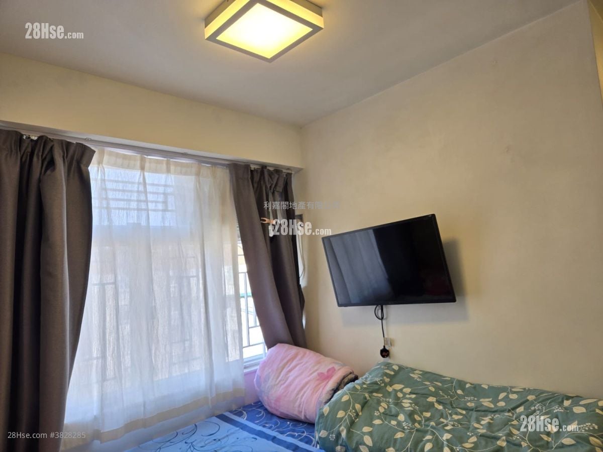 Mei Foo Sun Chuen Sell 2 Bedrooms , 1 Bathroom 479 ft²