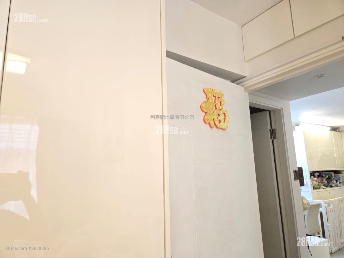 Mei Foo Sun Chuen Sell 2 Bedrooms , 1 Bathroom 479 ft²
