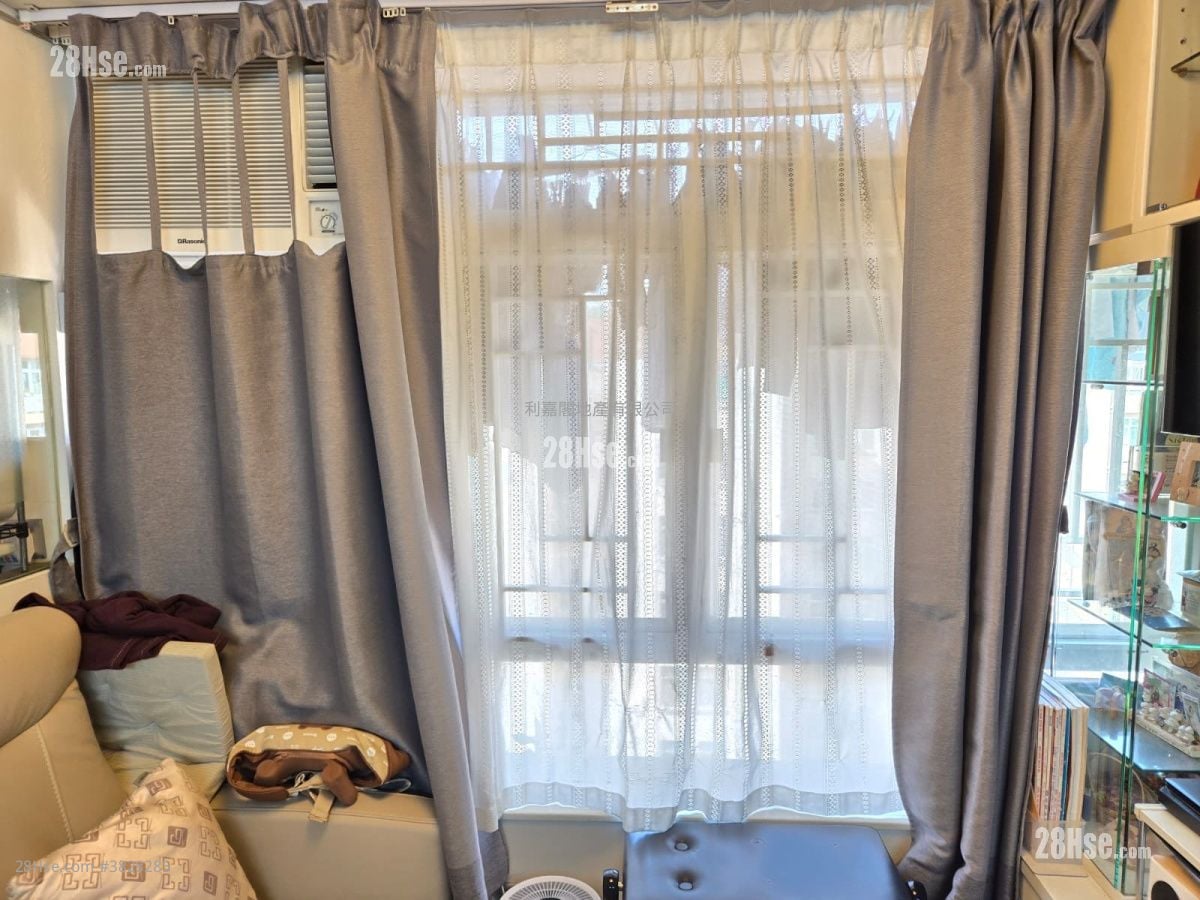 Mei Foo Sun Chuen Sell 2 Bedrooms , 1 Bathroom 479 ft²