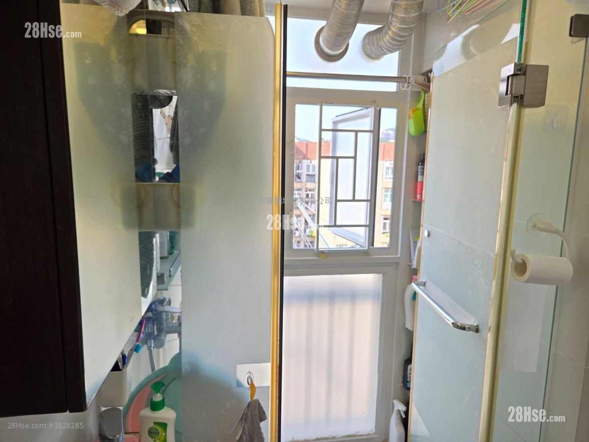 Mei Foo Sun Chuen Sell 2 Bedrooms , 1 Bathroom 479 ft²