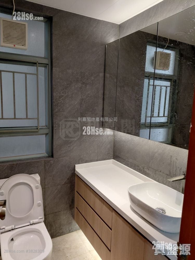 Tung Chung Crescent Sell 2 Bedrooms , 1 Bathroom 547 ft²