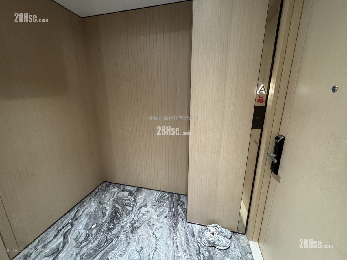 The Regent Sell 3 Bedrooms , 3 Bathrooms 811 ft²