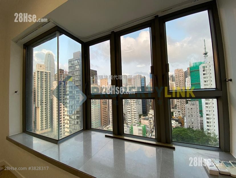 Centrepoint Sell 2 Bedrooms , 1 Bathroom 565 ft²