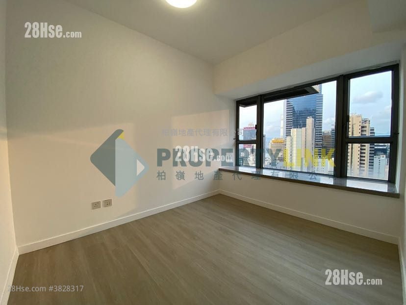 Centrepoint Sell 2 Bedrooms , 1 Bathroom 565 ft²