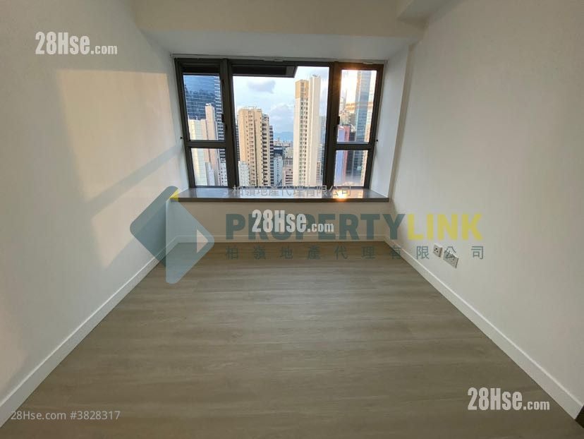 Centrepoint Sell 2 Bedrooms , 1 Bathroom 565 ft²