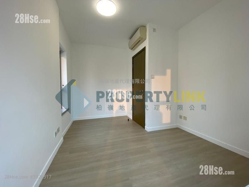 Centrepoint Sell 2 Bedrooms , 1 Bathroom 565 ft²