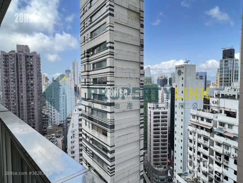 Centre Stage Sell 2 Bedrooms , 1 Bathroom 400 ft²