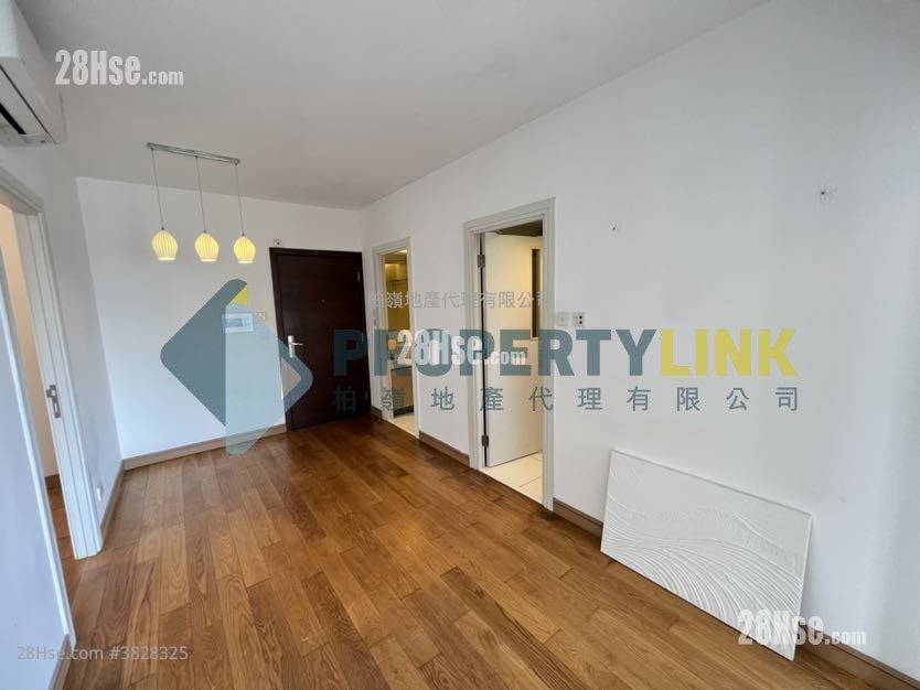 Centre Stage Sell 2 Bedrooms , 1 Bathroom 400 ft²