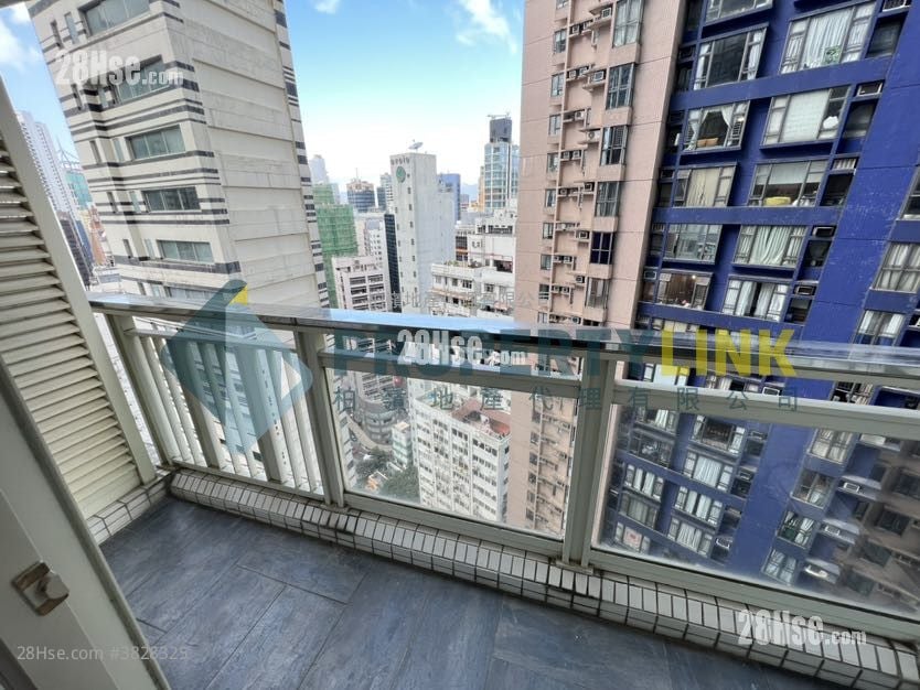 Centre Stage Sell 2 Bedrooms , 1 Bathroom 400 ft²